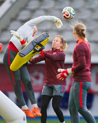 08.10.2026 LEUVEN , PILKA NOZNA KOBIET ( WOMEN S FOOTBALL) TRENING OFICJALNY PRZED POLFINALEM BARAZY MISTRZOSTW SWIATA 2027 TRENING NZ. NATALIA RADKIEWICZ, KINGA SEWERYN FOTO RADOSLAW JOZWIAK CYFRASPORT NEWSPIX.PL --- Newspix.pl RA2_6361