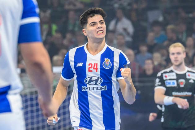 im Bild v.l.: Antonio Martinez (FC Porto, 24), Tor, Treffer, Jubel, Torjubel, Freude, Begeisterung, feiert, GER, Berlin, Handball, Füchse Berlin vs FC Porto, EHF Champions League, 3. Spieltag der Gruppe A , in der Max Schmeling Halle, Am Falkplatz 1, 08.10.2026, Copyright: HMBxMedia UwexKoch