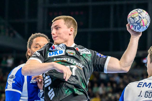 im Bild v.l.: Nils Lichtlein (Fuechse Berlin, 17), im Angriff, GER, Berlin, Handball, Füchse Berlin vs FC Porto, EHF Champions League, 3. Spieltag der Gruppe A , in der Max Schmeling Halle, Am Falkplatz 1, 08.10.2026, Copyright: HMBxMedia UwexKoch