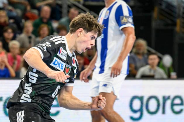 im Bild v.l.: Leo Prantner (Fuechse Berlin, 06), Tor, Treffer, Jubel, Torjubel, Freude, Begeisterung, feiert, GER, Berlin, Handball, Füchse Berlin vs FC Porto, EHF Champions League, 3. Spieltag der Gruppe A , in der Max Schmeling Halle, Am Falkplatz 1, 08.10.2026, Copyright: HMBxMedia UwexKoch