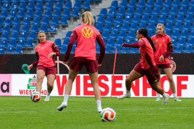 08.10.2026, xgrfx, Fussball DFB Medientermine, Deutsche Frauennationalmannschaft - Pressekonferenz und Abschlusstraining v.l. Melissa Kössler (Deutsche Frauennationalmannschaft) Karlsruhe
