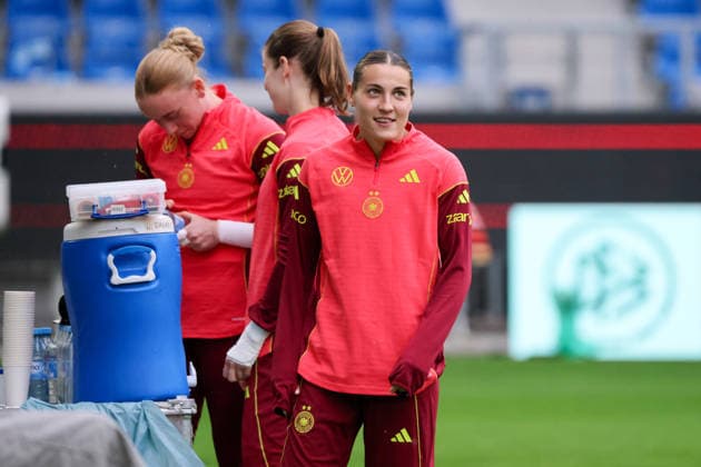 Karlsruhe, Deutschland: 08.10.2026 - Deutsche Fußballnationalmannschaft der Frauen - Abschlusstraining - Testspiel Deutschland vs. Australien Im Bild: v.li. Torhüterin Laura Dick (Deutschland), Torhüterin Stina Johannes (Deutschland) und Carlotta Wamser (Deutschland) Copyright: HMBxMedia MadeleinexFantini