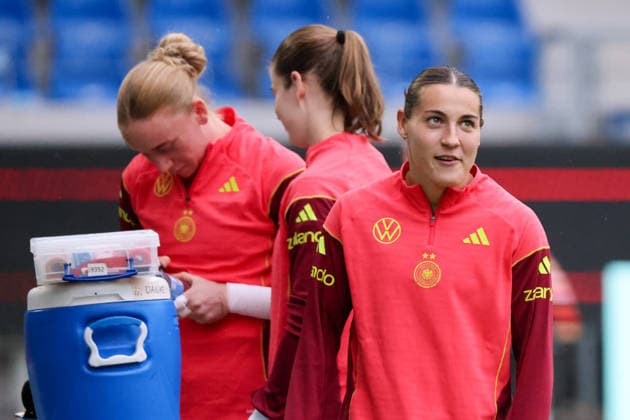 Karlsruhe, Deutschland: 08.10.2026 - Deutsche Fußballnationalmannschaft der Frauen - Abschlusstraining - Testspiel Deutschland vs. Australien Im Bild: v.li. Torhüterin Laura Dick (Deutschland), Torhüterin Stina Johannes (Deutschland) und Carlotta Wamser (Deutschland) Copyright: HMBxMedia MadeleinexFantini