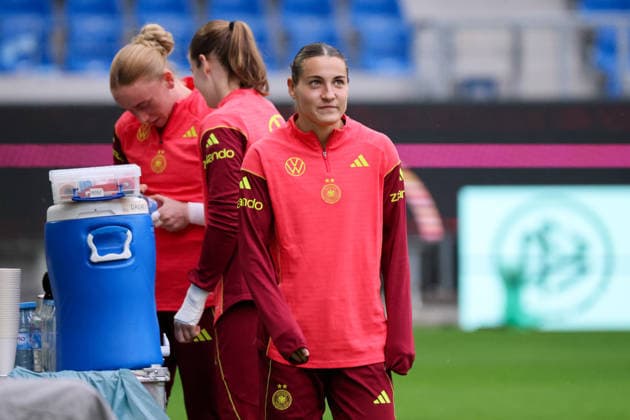 Karlsruhe, Deutschland: 08.10.2026 - Deutsche Fußballnationalmannschaft der Frauen - Abschlusstraining - Testspiel Deutschland vs. Australien Im Bild: v.li. Torhüterin Laura Dick (Deutschland), Torhüterin Stina Johannes (Deutschland) und Carlotta Wamser (Deutschland) Copyright: HMBxMedia MadeleinexFantini