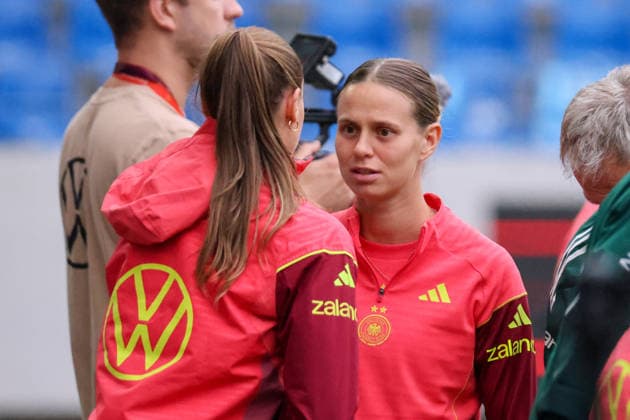 Karlsruhe, Deutschland: 08.10.2026 - Deutsche Fußballnationalmannschaft der Frauen - Abschlusstraining - Testspiel Deutschland vs. Australien Im Bild: v.li. die Zweite Klara Bühl Buehl (Deutschland) Copyright: HMBxMedia MadeleinexFantini