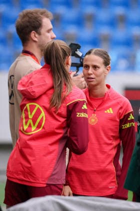 Karlsruhe, Deutschland: 08.10.2026 - Deutsche Fußballnationalmannschaft der Frauen - Abschlusstraining - Testspiel Deutschland vs. Australien Im Bild: v.li. die Zweite Klara Bühl Buehl (Deutschland) Copyright: HMBxMedia MadeleinexFantini