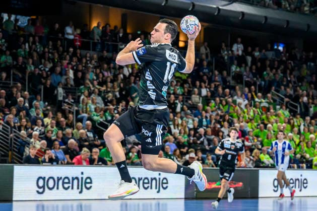 im Bild v.l.: Aitor Arino (Fuechse Berlin, 14), GER, Berlin, Handball, Füchse Berlin vs FC Porto, EHF Champions League, 3. Spieltag der Gruppe A , in der Max Schmeling Halle, Am Falkplatz 1, 08.10.2026, Copyright: HMBxMedia UwexKoch
