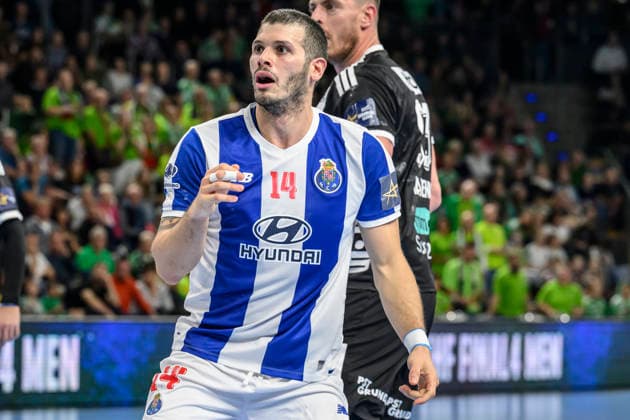im Bild v.l.: Rui Silva (FC Porto, 14), GER, Berlin, Handball, Füchse Berlin vs FC Porto, EHF Champions League, 3. Spieltag der Gruppe A , in der Max Schmeling Halle, Am Falkplatz 1, 08.10.2026, Copyright: HMBxMedia UwexKoch