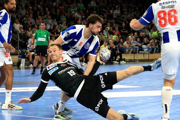 08.10.2026, GER Deutschland, Handball, EHF Champions League, 08.10.2026, Saison 2026 2027, Berlin, Fuechse Berlin vs FC Porto Mathias Gidsel ( Fuechse Berlin 19 ), MIGUEL OLIVEIRA ( FC Porto 8 ) nordphoto GmbH Engler Berlin Max-Schmeling-Halle Berlin Deutschland Copyright: xNordphotox xEnglerx