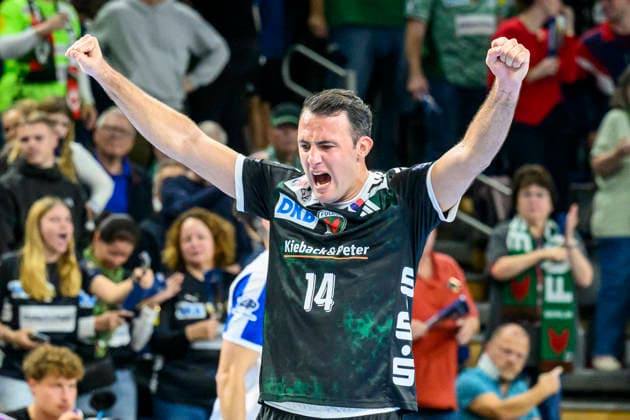 im Bild v.l.: Aitor Arino (Fuechse Berlin, 14), Tor, Treffer, Jubel, Torjubel, Freude, Begeisterung, feiert, GER, Berlin, Handball, Füchse Berlin vs FC Porto, EHF Champions League, 3. Spieltag der Gruppe A , in der Max Schmeling Halle, Am Falkplatz 1, 08.10.2026, Copyright: HMBxMedia UwexKoch