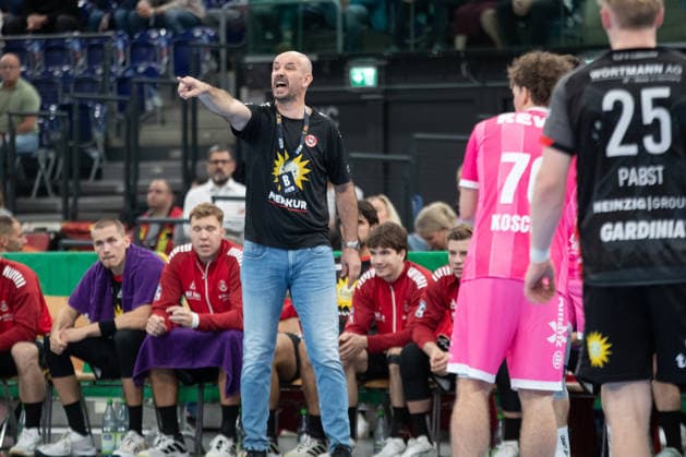Handball, HBL2: SC DHfK Leipzig - TuS N-Lübbecke; 08.10.2026 Trainer Davor Dominikovic (TuS N-Lübbecke). Handball, 2. Bundesliga, Saison 2026 2027, 7. Spieltag: SC DHfK Leipzig vs. TuS N-Lübbecke am 08.10.2026 in der Quarterback Immobilien Arena Leipzig. Copyright: xBEAUTIFULxSPORTS JanxKaeferx
