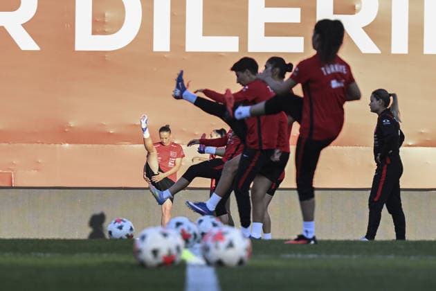 Turkiye Women s National Football Team complete preparations for Slovenia match ISTANBUL, TURKIYE - OCTOBER 08 : Players of the Turkish Women s National Football Team attend a training session ahead of the 2027 FIFA Women s World Cup European Qualifiers play-off first leg match against Slovenia, at Pendik Stadium in Istanbul, Turkiye on October 08, 2026. Fatma Nur Arslan Anadolu Istanbul Turkey. Editorial use only. Please get in touch for any other usage.  Copyright: x2026xAnadoluxFatmaxNurxArslanx