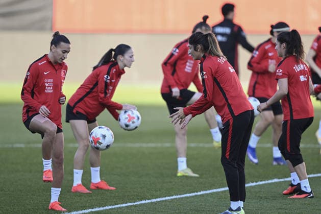 Turkiye Women s National Football Team complete preparations for Slovenia match ISTANBUL, TURKIYE - OCTOBER 08 : Players of the Turkish Women s National Football Team attend a training session ahead of the 2027 FIFA Women s World Cup European Qualifiers play-off first leg match against Slovenia, at Pendik Stadium in Istanbul, Turkiye on October 08, 2026. Fatma Nur Arslan Anadolu Istanbul Turkey. Editorial use only. Please get in touch for any other usage.  Copyright: x2026xAnadoluxFatmaxNurxArslanx