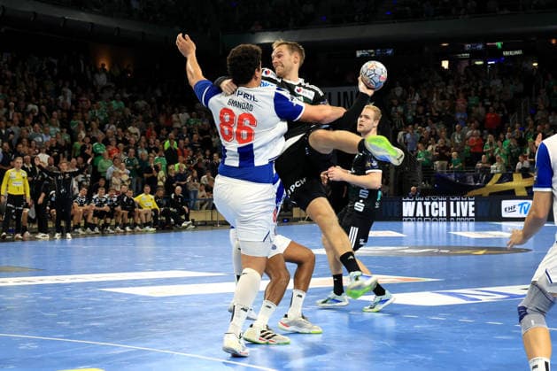 08.10.2026, GER Deutschland, Handball, EHF Champions League, 08.10.2026, Saison 2026 2027, Berlin, Fuechse Berlin vs FC Porto Mathias Gidsel ( Fuechse Berlin 19 ), RICARDO BRANDAO ( FC Porto 86 ) nordphoto GmbH Engler Berlin Max-Schmeling-Halle Berlin Deutschland Copyright: xNordphotox xEnglerx