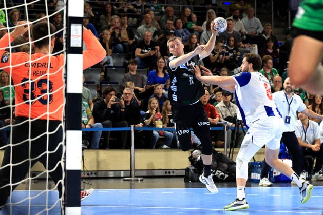 08.10.2026, GER Deutschland, Handball, EHF Champions League, 08.10.2026, Saison 2026 2027, Berlin, Fuechse Berlin vs FC Porto Nils Lichtlein ( Fuechse Berlin 17 ), MIGUEL OLIVEIRA ( FC Porto 8 ) nordphoto GmbH Engler Berlin Max-Schmeling-Halle Berlin Deutschland Copyright: xNordphotox xEnglerx