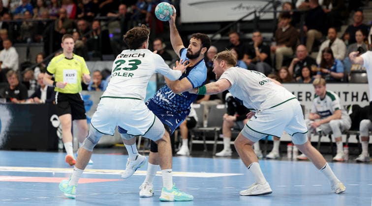 2026.10.08 Deutschland, Stuttgart Handball TVB Stuttgart vs. HSG Wetzlar, v.l. Marti Soler (Wetzlar), Mohamed Amine Darmoul (TVB), Petter Overby (Wetzlar)