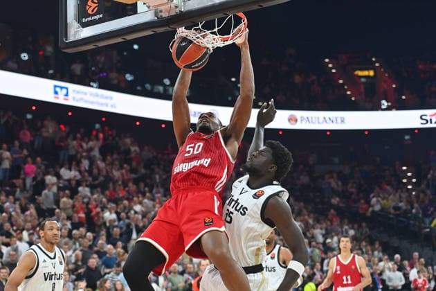 Austin WILEY (FCB) punktet, Aktion,Zweikampf gegen Mouhamet Diouf (Bologna). Basketball Euro League,Saison 2026 2027, FC Bayern Muenchen - Virtus Bologna am 08.10.2026 , S A P G A R D EN