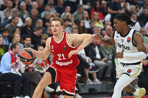 Justus HOLLATZ (FCB) Aktion,Zweikampf gegen Marcus CARR (Bologna). Basketball Euro League,Saison 2026 2027, FC Bayern Muenchen - Virtus Bologna am 08.10.2026 , S A P G A R D EN