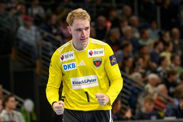 im Bild v.l.: Lasse Ludwig (Fuechse Berlin, 01), Tor, Treffer, Jubel, Torjubel, Freude, Begeisterung, feiert, GER, Berlin, Handball, Füchse Berlin vs FC Porto, EHF Champions League, 3. Spieltag der Gruppe A , in der Max Schmeling Halle, Am Falkplatz 1, 08.10.2026, Copyright: HMBxMedia UwexKoch