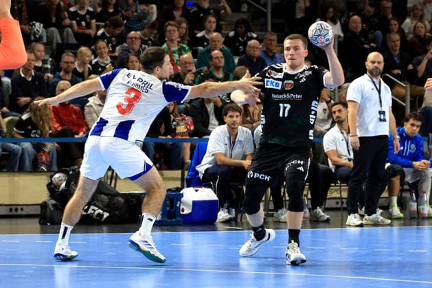 08.10.2026, GER Deutschland, Handball, EHF Champions League, 08.10.2026, Saison 2026 2027, Berlin, Fuechse Berlin vs FC Porto Nils Lichtlein ( Fuechse Berlin 17 ), JOAO GOMES ( FC Porto 3 ) nordphoto GmbH Engler Berlin Max-Schmeling-Halle Berlin Deutschland Copyright: xNordphotox xEnglerx