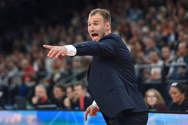 Trainer Anton GAVEL (FCB), Gestik,gibt Anweisungen, Einzelbild,angeschnittenes Einzelmotiv,Halbfigur,halbe Figur. Basketball Euro League,Saison 2026 2027, FC Bayern Muenchen - Virtus Bologna am 08.10.2026 , S A P G A R D EN