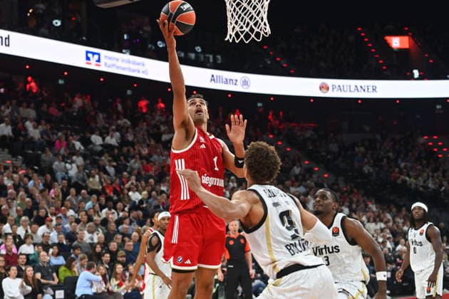 Oscar DA SILVA (FCB), Aktion,Zweikampf gegen Kessler EDWARDS (Bologna). Basketball Euro League,Saison 2026 2027, FC Bayern Muenchen - Virtus Bologna am 08.10.2026 , S A P G A R D EN