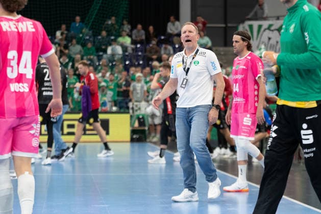 Handball, HBL2: SC DHfK Leipzig - TuS N-Lübbecke; 08.10.2026 Cheftrainer Frank Carstens (SC DHfK Leipzig). Handball, 2. Bundesliga, Saison 2026 2027, 7. Spieltag: SC DHfK Leipzig vs. TuS N-Lübbecke am 08.10.2026 in der Quarterback Immobilien Arena Leipzig. Copyright: xBEAUTIFULxSPORTS JanxKaeferx