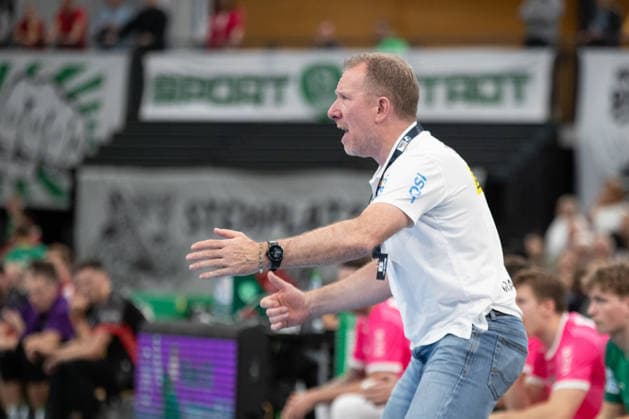Handball, HBL2: SC DHfK Leipzig - TuS N-Lübbecke; 08.10.2026 Cheftrainer Frank Carstens (SC DHfK Leipzig) in Action. Handball, 2. Bundesliga, Saison 2026 2027, 7. Spieltag: SC DHfK Leipzig vs. TuS N-Lübbecke am 08.10.2026 in der Quarterback Immobilien Arena Leipzig. Copyright: xBEAUTIFULxSPORTS JanxKaeferx