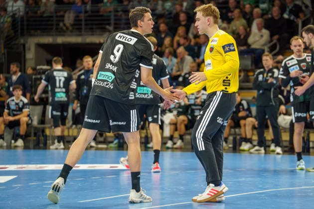 Im Bild: Lasse Ludwig (Fuechse Berlin, 1), Frederik Simak (Fuechse Berlin, 9) 08.10.2026, Fuechse Berlin - FC Porto, EHF Handball Champions League, Saison 2026 27, Max-Schmeling-Halle Copyright: HMBxMedia xPascalxSpanehl