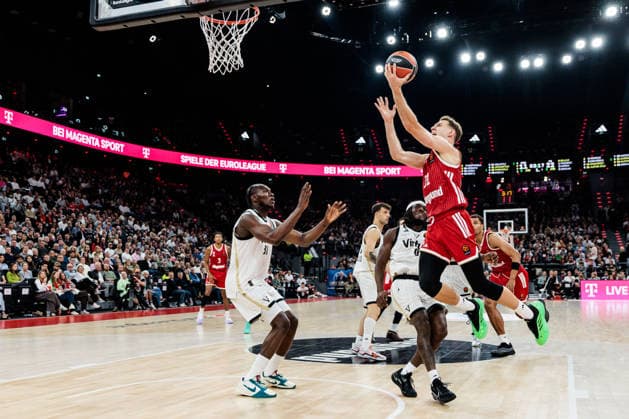 MUNICH, GERMANY - OCTOBER 08: Rokas Jokubaitis (FC Bayern Muenchen, 31) shooting the ball against Rasheed Bello (Virtus Bologna, 0) during the Turkish Airlines EuroLeague match between FC Bayern Muenchen vs. Virtus Bologna at SAP Garden on round 4 of Turkish Airlines EuroLeague on October 08, 2026 in Munich, Germany. Bavaria Germany Copyright: xSteffiexWunderlx
