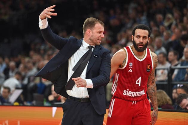 Trainer Anton GAVEL (FCB), Gestik,gibt Anweisungen, re:Duane WASHINGTON JR. (FCB), Basketball Euro League,Saison 2026 2027, FC Bayern Muenchen - Virtus Bologna am 08.10.2026 , S A P G A R D EN