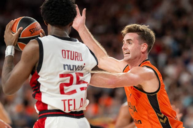 EuroLeague Round 4 match between Valencia Basket and Hapoel IBI Tel Aviv Nate Reuvers of Valencia Basket in action during the EuroLeague Round 4 match between Valencia Basket and Hapoel IBI Tel Aviv at Roig Arena, (Valencia ) on October 08, 2026. Copyright: xVicentexVidalxFernandezx