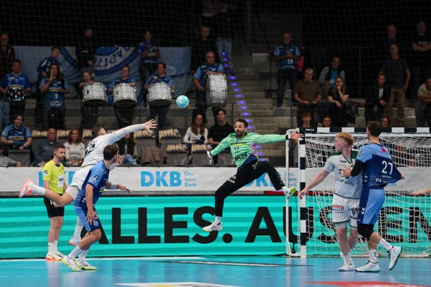 Nikolaj Laesoe (HSG Wetzlar, 32) GER, TVB Stuttgart vs. HSG Wetzlar, Handball, Opel Handball-Bundesliga, 8. Spieltag, Spielzeit 2026 2027, 08.10.2026 GER, TVB Stuttgart vs. HSG Wetzlar, Handball, Opel Handball-Bundesliga, 8. Spieltag, Spielzeit 2026 2027, 08.10.2026 Stuttgart Copyright: xEibner-Pressefoto SoerenxHerwegx EP_SHG