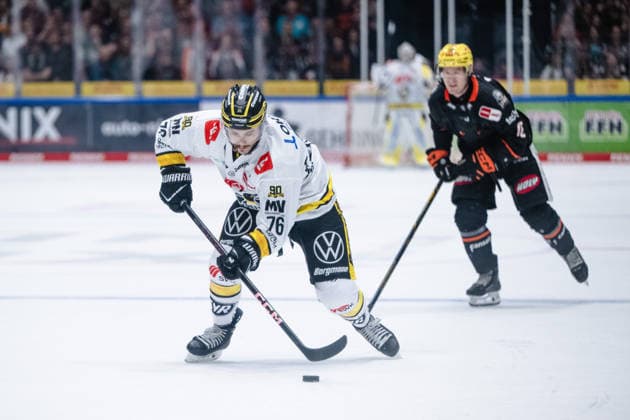 Phil Varone (Krefeld Pinguine, 76) GER, Loewen Frankfurt vs. Krefeld Pinguine, Eishockey, PENNY DEL, 7. Spieltag, Spielzeit 2026 2027, 08.10.2026 GER, Loewen Frankfurt vs. Krefeld Pinguine, Eishockey, PENNY DEL, 7. Spieltag, Spielzeit 2026 2027, 08.10.2026 Frankfurt am Main Copyright: xEibner-Pressefoto AttilaxZigax EP_AZA