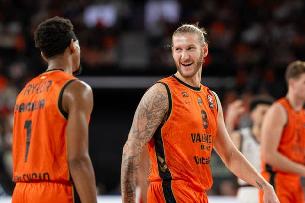 EuroLeague Round 4 match between Valencia Basket and Hapoel IBI Tel Aviv Dylan Osetkowski of Valencia Basket in action during the EuroLeague Round 4 match between Valencia Basket and Hapoel IBI Tel Aviv at Roig Arena, (Valencia ) on October 08, 2026. Copyright: xVicentexVidalxFernandezx