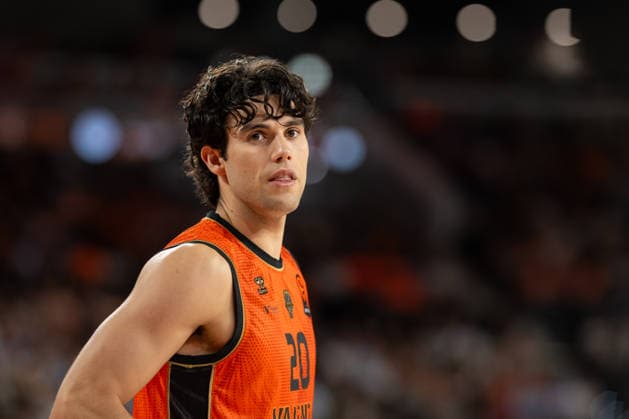 EuroLeague Round 4 match between Valencia Basket and Hapoel IBI Tel Aviv Gonzalo Corbalan of Valencia Basket in action during the EuroLeague Round 4 match between Valencia Basket and Hapoel IBI Tel Aviv at Roig Arena, (Valencia ) on October 08, 2026. Copyright: xVicentexVidalxFernandezx
