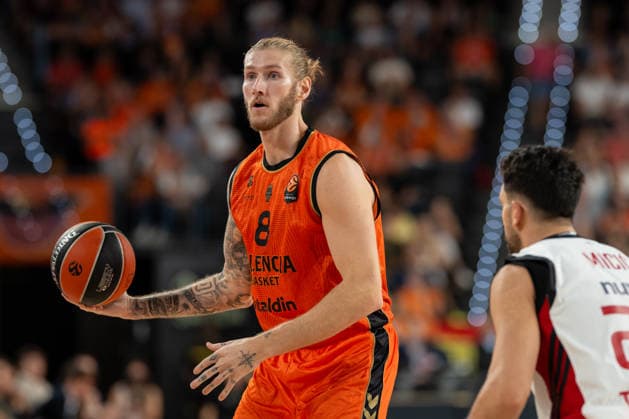 EuroLeague Round 4 match between Valencia Basket and Hapoel IBI Tel Aviv Dylan Osetkowski of Valencia Basket in action during the EuroLeague Round 4 match between Valencia Basket and Hapoel IBI Tel Aviv at Roig Arena, (Valencia ) on October 08, 2026. Copyright: xVicentexVidalxFernandezx