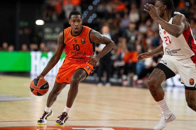 EuroLeague Round 4 match between Valencia Basket and Hapoel IBI Tel Aviv Omari Moore of Valencia Basket (L) and Tai Odiase of Hapoel IBI Tel Aviv (R) in action during the EuroLeague Round 4 match between Valencia Basket and Hapoel IBI Tel Aviv at Roig Arena, (Valencia ) on October 08, 2026. Copyright: xVicentexVidalxFernandezx