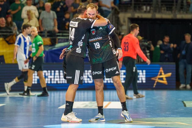 Im Bild: Mathias Gidsel (Fuechse Berlin, 19), Aitor Arino (Fuechse Berlin, 14), Jubel, Freude nach dem Spiel 08.10.2026, Fuechse Berlin - FC Porto, EHF Handball Champions League, Saison 2026 27, Max-Schmeling-Halle Copyright: HMBxMedia xPascalxSpanehl