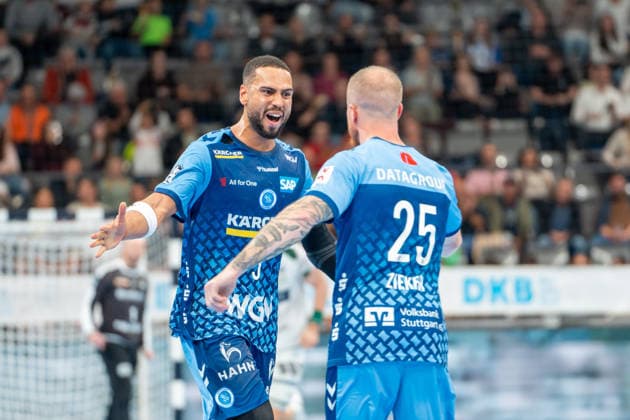 Handball I Herren I Saison 2026-2027 I Bundesliga I 8. Spieltag I TVB Stuttgart - HSG Wetzlar I 08.10.2026 Philipp Ahouansou (5, TVB Stuttgart) jubelt mit Patrick Zieker (25, TVB Stuttgart) Stuttgart Porsche Arena Baden-Württemberg Deutschland Copyright: xLobeca MaxxPetershansx