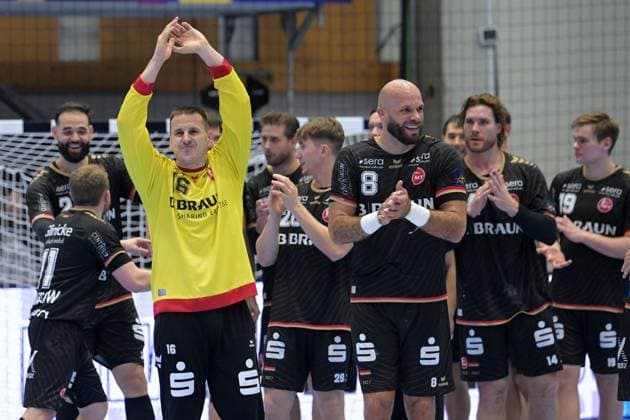 Jubel, Freude nach dem Sieg; Nebojsa Simic (Torwart MT Melsungen 16), Adrian Sipos (MT Melsungen 8), Johannes Golla (MT Melsungen 14) (L-R) , GER, MT Melsungen - HBC Nantes (FRA), Handball, Champions League Maenner, Group Matches, Saison 2026 2027, 08.10.2026, GER, MT Melsungen - HBC Nantes Handball, CL Maenner, Group Match, Saison 2026 2027, 08.10.2026 Kassel Copyright: xEibner-Pressefotox xRolandxSippelx EP_RSL