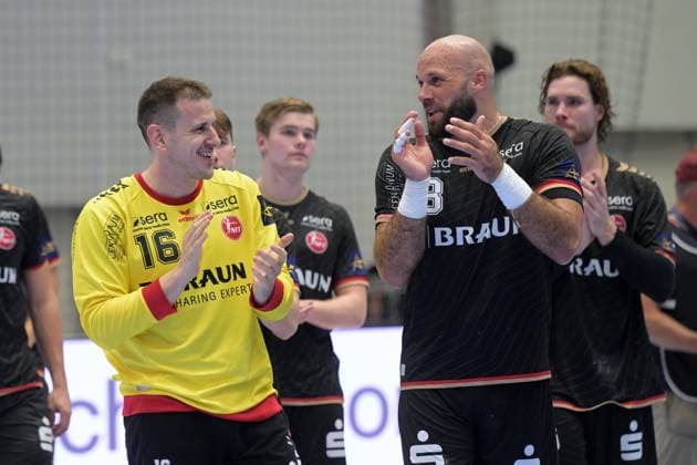 Jubel, Freude nach dem Sieg; Nebojsa Simic (Torwart MT Melsungen 16), Adrian Sipos (MT Melsungen 8), Johannes Golla (MT Melsungen 14) (L-R) , GER, MT Melsungen - HBC Nantes (FRA), Handball, Champions League Maenner, Group Matches, Saison 2026 2027, 08.10.2026, GER, MT Melsungen - HBC Nantes Handball, CL Maenner, Group Match, Saison 2026 2027, 08.10.2026 Kassel Copyright: xEibner-Pressefotox xRolandxSippelx EP_RSL