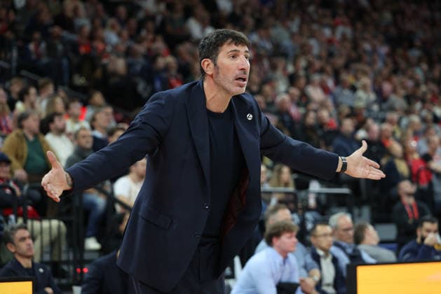 Alex Mumbru (Virtus Bologna, Chef-Trainer) gestikuliert, Gesten, Emotionen, Mimik, GER, FC Bayern Basketball vs. Virtus Bologna, Basketball, Euroleague, 4. Spieltag, Saison 2026 2027, 08.10.2026, GER, FC Bayern Basketball vs. Virtus Bologna, Basketball, Euroleague, 4. Spieltag, Saison 2026 2027, 08.10.2026 Muenchen Copyright: xEibner-Pressefoto JennixMaulx EP_JML