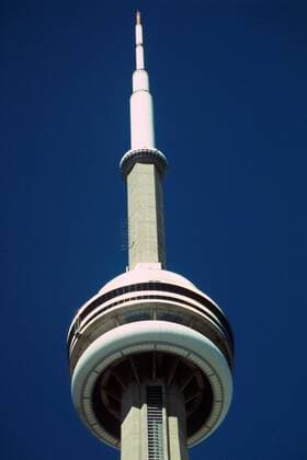 Spitze des 553 Meter hohen CN-Tower (Canada National Tower) in Toronto, Ontario