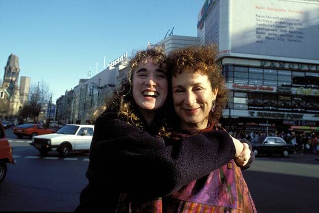 Berühmte Feministinnen, Margaret Atwood Schriftstellerin Margaret Atwood (CAN) mit ihrer Tochter
