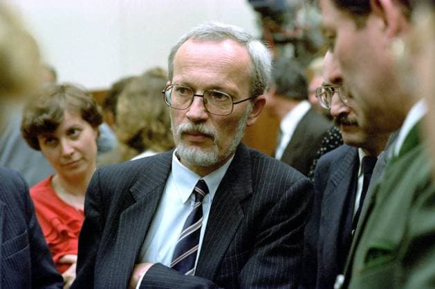 DDR-Volkskammer stimmt über Einigungsvertrag ab, 30. Jahrestag am 20. September Lothar de Maiziere (Mitte, GDR, DDR, CDU), Ministerpräsident, während der Debatte zum Einheitsvertrag