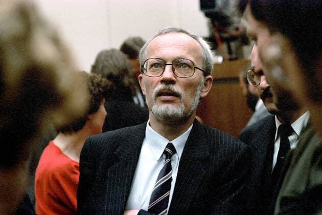 DDR-Volkskammer stimmt über Einigungsvertrag ab, 30. Jahrestag am 20. September Lothar de Maiziere (Mitte, GDR, DDR, CDU), Ministerpräsident, während der Debatte zum Einheitsvertrag
