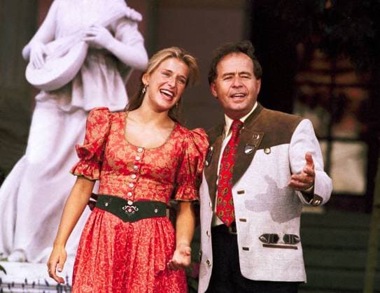 Familienauftritt - Stefanie Hertel, li. im Duett mit Vater Eberhard (beide GER) in der Musikantenscheune Extra