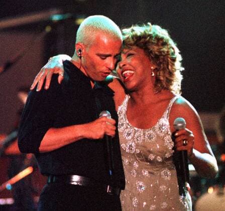 Sänger Eros Ramazzotti (ITA) und Sängerin Tina Turner (USA) im Duett während eines Open-Air-Konzertes auf dem Königsplatz in München