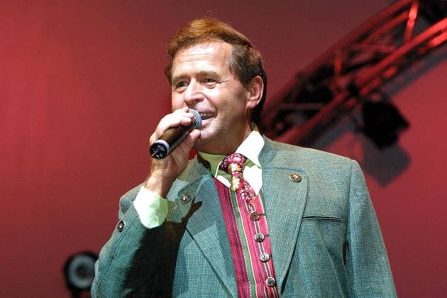 Sänger Eberhard Hertel (GER) beim Jahrtausendkonzert der Volksmusik